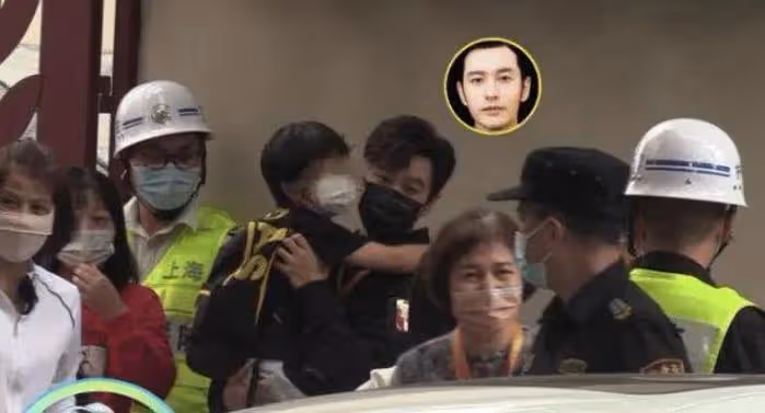 baby帶娃逛街被偶遇,6歲小海綿身高超過媽媽腰間,被贊活潑可愛