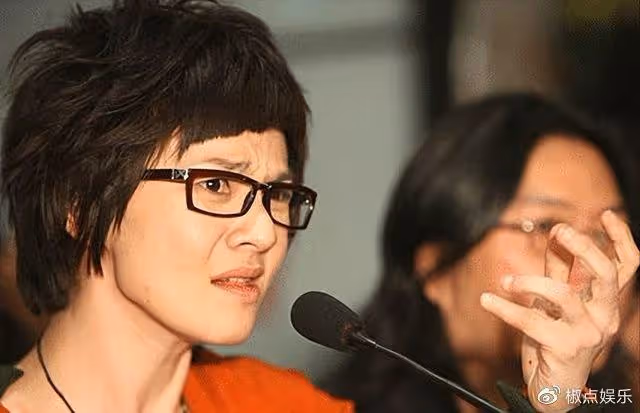 柯以敏直播翻車,多次遭學員辱罵,她終於為自己的囂張跋扈付出代價