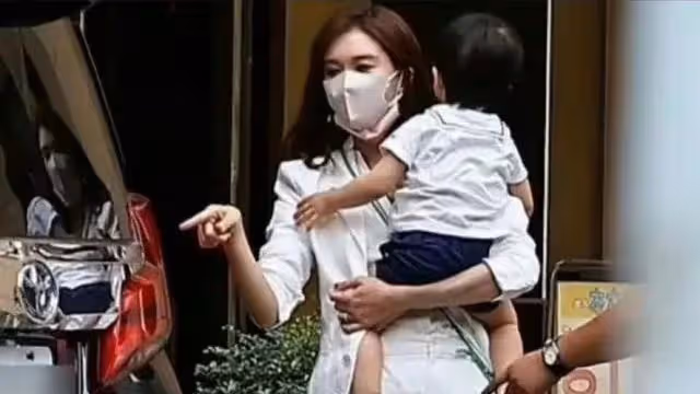 林志玲一家三口首同框！小腿淤青瘦得像竹竿，混血兒子全身照曝光