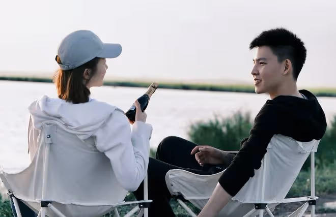 下一個董卿?央視主持王嘉寧官宣領證,男方顏值吸睛,網友:糊塗