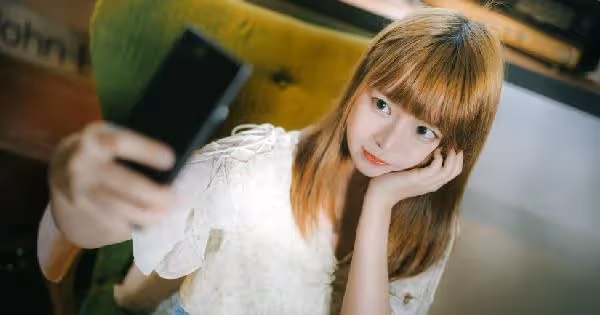 綠茶妹裝娃娃音撒嬌！還對男同事「哭訴小三命」女看傻眼：活該被當公敵