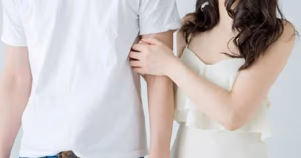 綠茶妹裝娃娃音撒嬌！還對男同事「哭訴小三命」女看傻眼：活該被當公敵