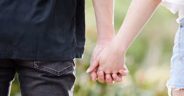 男友沒錢沒房!媽狂勸分手「幫妳介紹有錢人」90k妹放不下:他很體貼