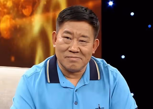 他因嘴歪演了一輩子壞人,閨女是我們熟悉的她