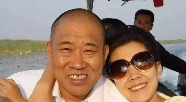 他因嘴歪演了一輩子壞人,閨女是我們熟悉的她