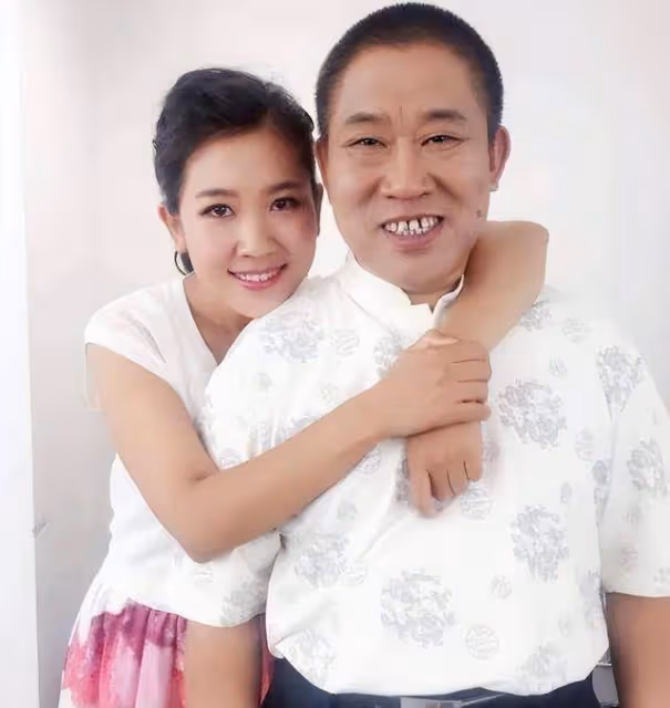 他因嘴歪演了一輩子壞人,閨女是我們熟悉的她