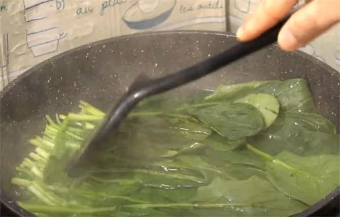 玉米面配上這菜,不揉面不醒面,無水無油,老人孩子都喜歡吃
