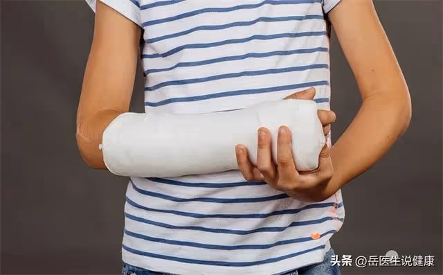 老年人腿無力、使不上勁?醫生:補充2種營養素,有助於增強體質