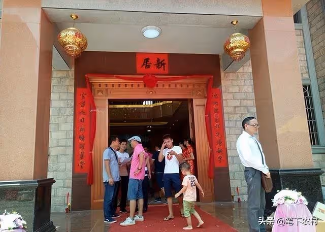 80歲公公住我家13年沒給過一分錢,他下葬的第五天,律師來到家裡