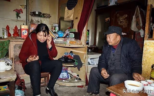 80歲公公住我家13年沒給過一分錢,他下葬的第五天,律師來到家裡