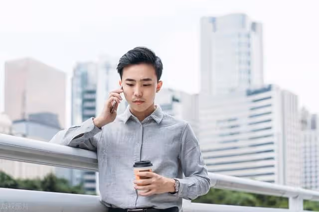 父親65歲,退休金4000存款50萬,患肺癌後哥嫂不許治:治了浪費錢