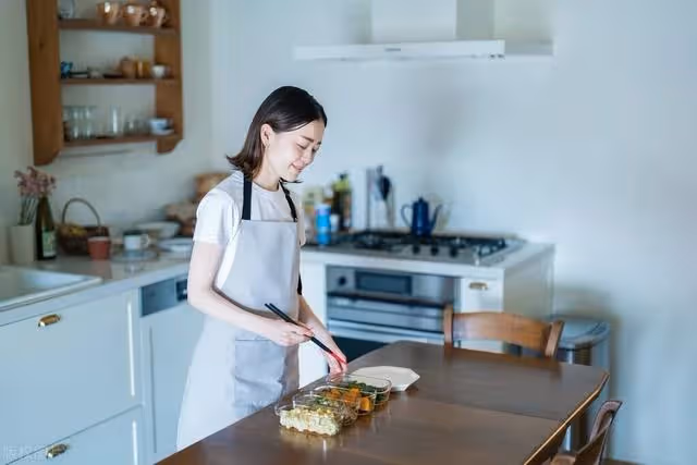老公每月給我3000塊,讓我辭職帶孩子,婆婆的一句話讓我準備離婚