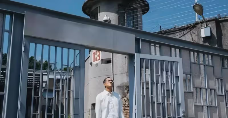 在鄰居家養老15年，老家拆遷兒子出現，75歲大娘：我沒這個兒子