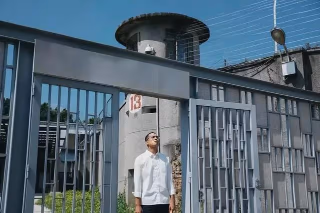 在鄰居家養老15年，老家拆遷兒子出現，75歲大娘：我沒這個兒子