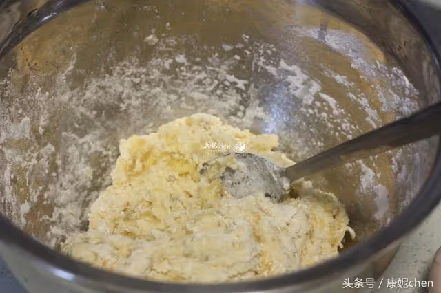 2根香蕉做一盤點心,不用糖不用油,香甜鬆軟很好吃!