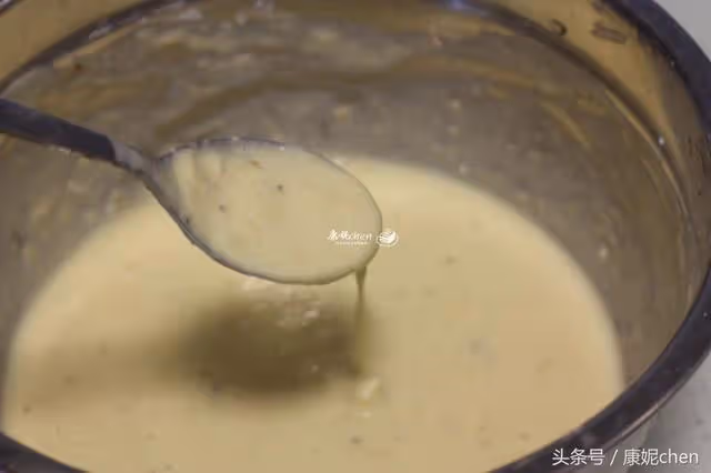 2根香蕉做一盤點心,不用糖不用油,香甜鬆軟很好吃!