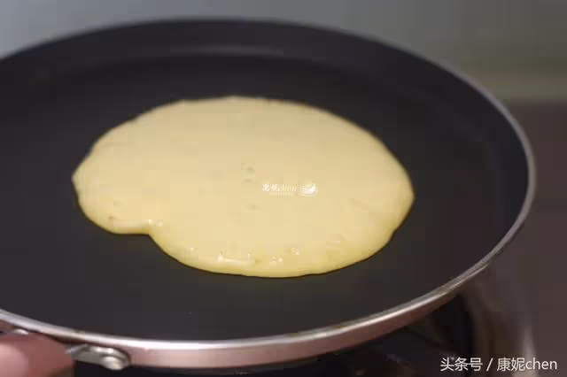 2根香蕉做一盤點心,不用糖不用油,香甜鬆軟很好吃!