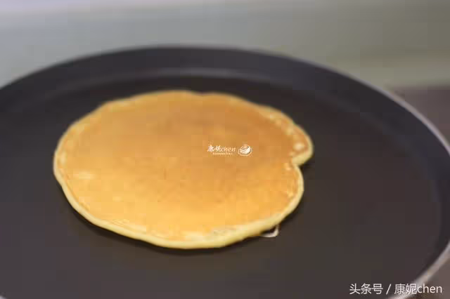 2根香蕉做一盤點心,不用糖不用油,香甜鬆軟很好吃!