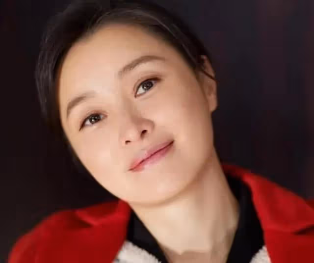一把年紀還在扮嫩的女明星,就服這四位,觀眾看著都尷尬。