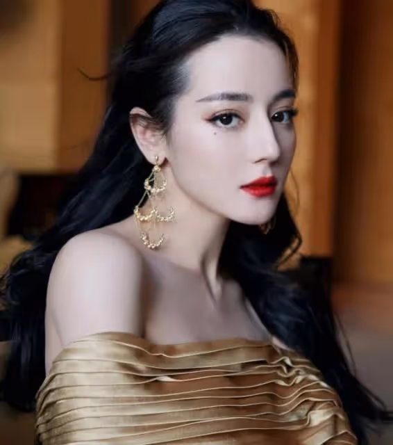一把年紀還在扮嫩的女明星,就服這四位,觀眾看著都尷尬。