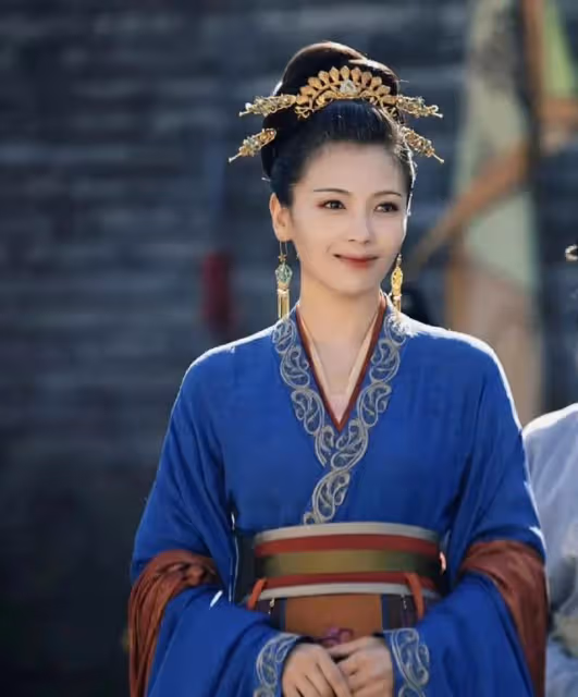 一把年紀還在扮嫩的女明星,就服這四位,觀眾看著都尷尬。