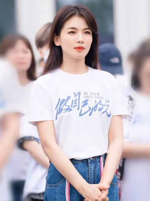 一把年紀還在扮嫩的女明星,就服這四位,觀眾看著都尷尬。