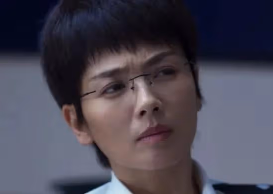 一把年紀還在扮嫩的女明星,就服這四位,觀眾看著都尷尬。