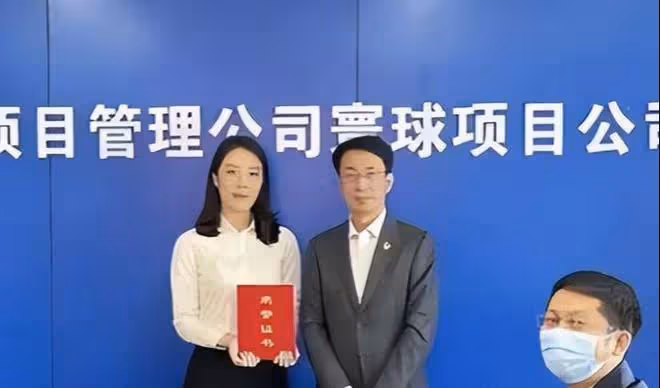 中石油董思槿:美國裸聊被高中開除,艷照勁爆,本人點贊回應了!