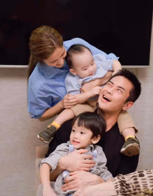 驚喜!TVB男星舊愛近況曝光,受家族脫髮基因困擾索性以平頭示人