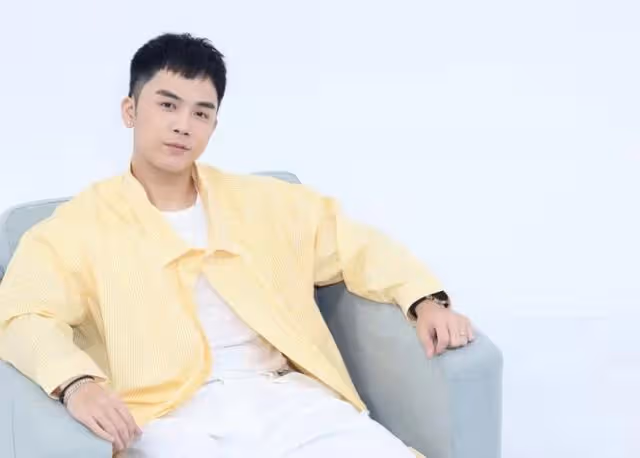 愛的經歷！TVB小生曝與富貴太太初期印象不好，稱對方豪氣又白痴