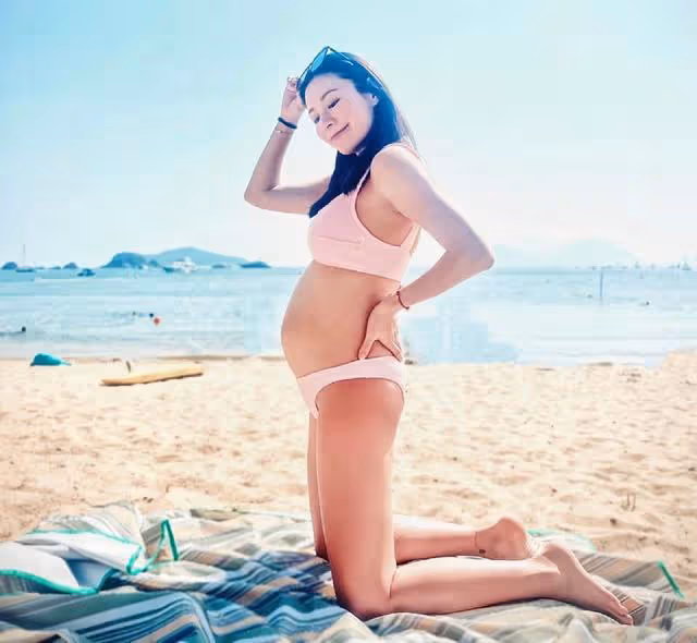 恭喜!香港知名女星宣布平安產子,寶寶頭髮濃密既像爸爸又像媽媽