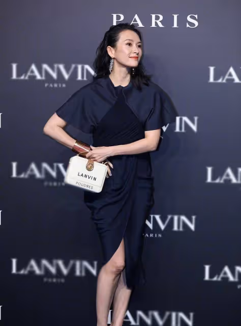 章子怡生圖抗打,一身高貴禮服裙穿出女人魅力,展現曼妙身材