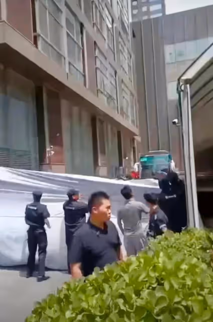 梅西突發意外！被曝帶錯護照滯留在機場，神情看著像犯錯的小孩子