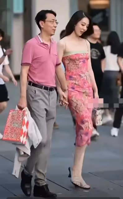 中石油胡總:「兩桶油」虧損,不能把帳全算在我帶美女牽手逛街上