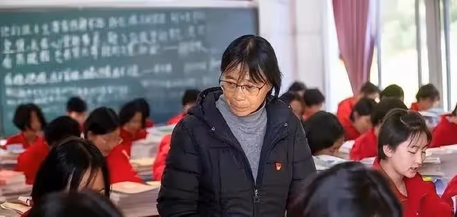 張桂梅:沒教出清華北大,大V嘲笑華坪女高落後走不遠,網友怒罵