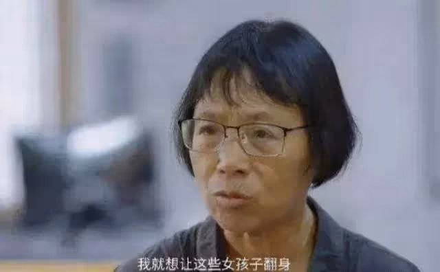 張桂梅:沒教出清華北大,大V嘲笑華坪女高落後走不遠,網友怒罵