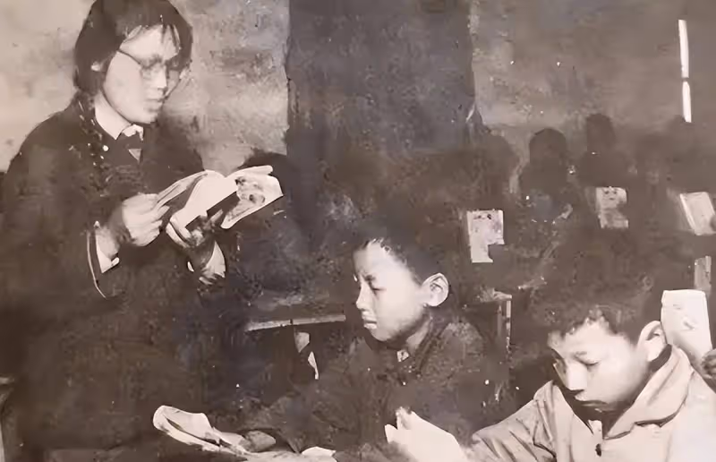 1984年,許昌農村女教師突然得知:父親是台灣富商,妹妹是林青霞