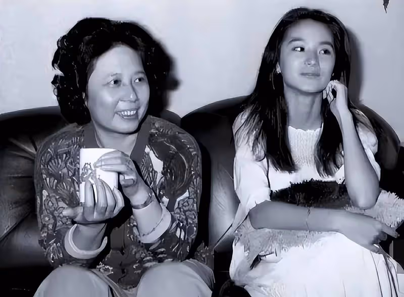 1984年，許昌農村女教師突然得知：父親是台灣富商，妹妹是林青霞