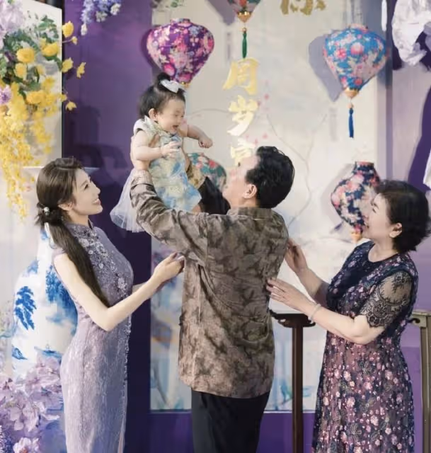 陳佩斯外甥女為女兒慶生,周歲宴好華麗,父親「趙子龍」久違現身