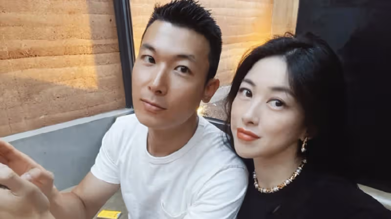 朱珠深夜秀恩愛，老公王昀佳被嘲面相不好，被調侃是富婆收割機