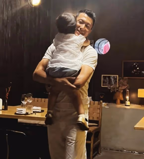 朱珠深夜秀恩愛,老公王昀佳被嘲面相不好,被調侃是富婆收割機