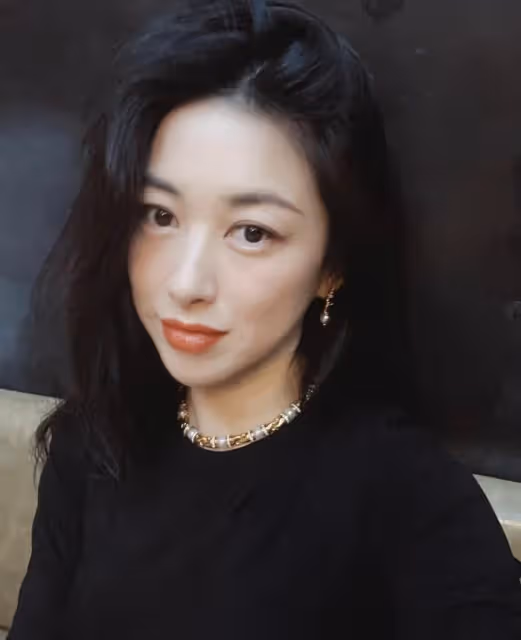 朱珠深夜秀恩愛,老公王昀佳被嘲面相不好,被網友調侃是富婆收割機