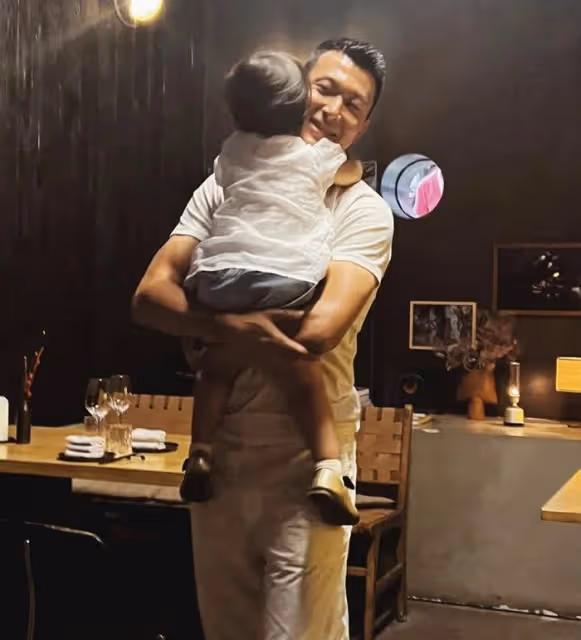 朱珠深夜秀恩愛,老公王昀佳被嘲面相不好,被網友調侃是富婆收割機