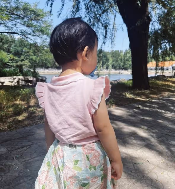 朱珠深夜秀恩愛,老公王昀佳被嘲面相不好,被網友調侃是富婆收割機