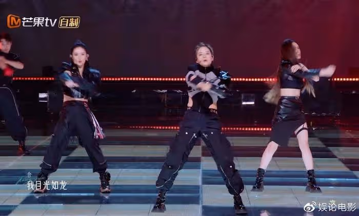 雖敗猶榮,與真正的女團成員同台競技,謝娜也是成功的唱跳歌手