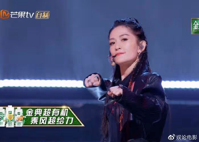 雖敗猶榮,與真正的女團成員同台競技,謝娜也是成功的唱跳歌手