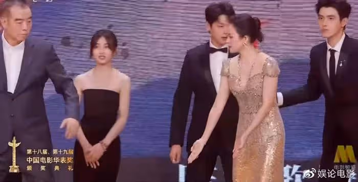 陳凱歌也太難了,這部新片太多明星演出,每次活動C位都是老大難