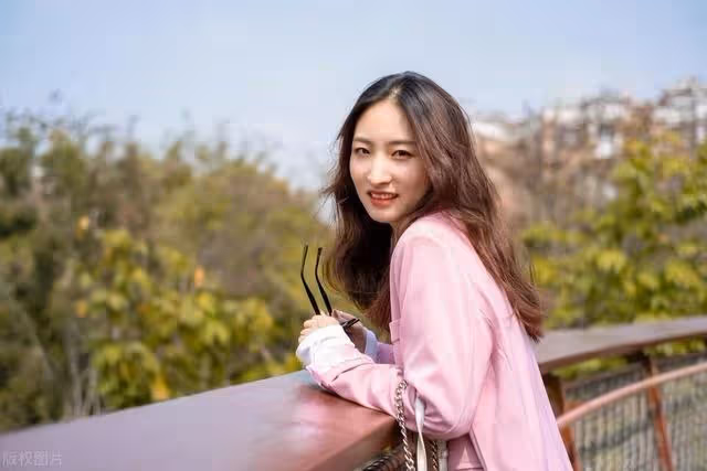 妹妹同窗沒錢讀大學!我不求回報「主動贊助4年的學費」還借她1萬7 去年「妹妹傳來一張截圖」我頓時醒悟了!