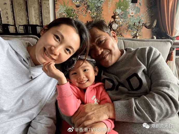 恭喜恭喜!港姐李美慧再為富豪老公誕下細仔James