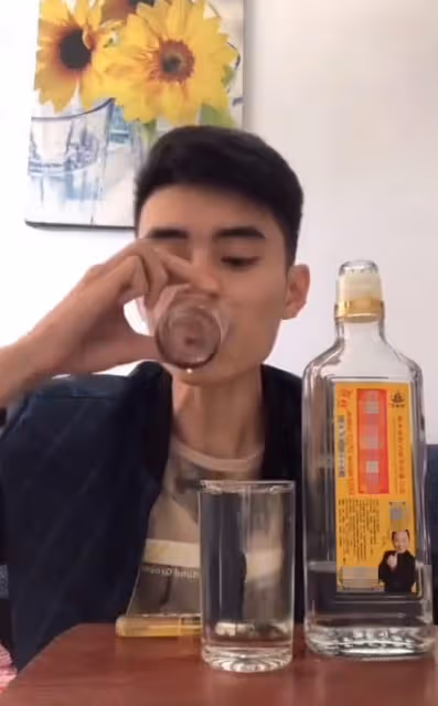 突發!歌手高雄因病去世,前一天還約好看演出,生前露面精神不錯